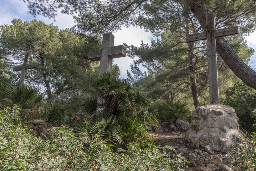 Mallorca - Alcúdia 40 - montaña de la Victoria - Ses Tres Creus.jpg